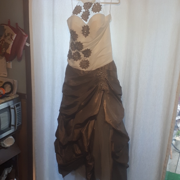 Wedding dress - Picture 2 of 6